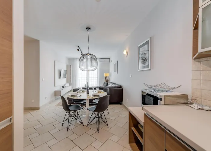 Stiv Luxe 아파트 *